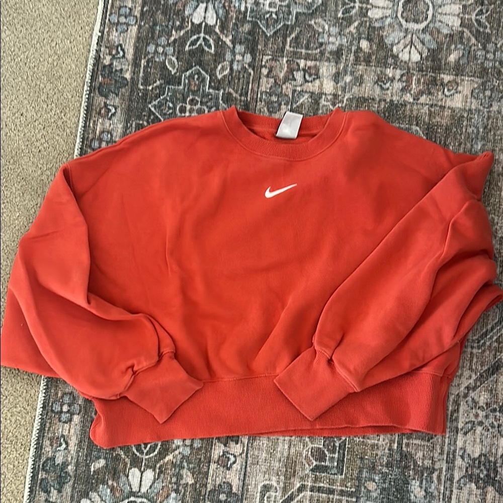 Women’s cropped Nike sweatshirt